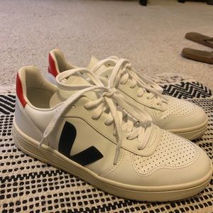 Classic Veja Blue and Red